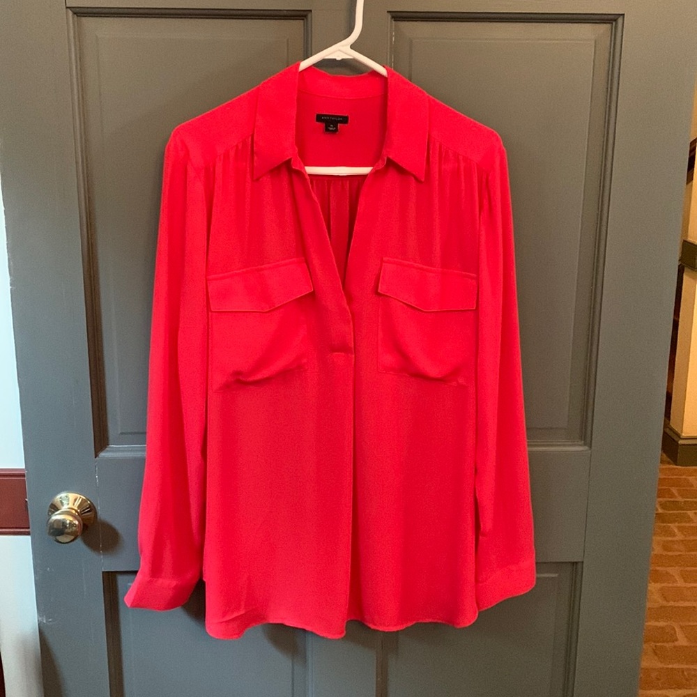 Ann Taylor red pull over top long sleeve two breast pockets extra large